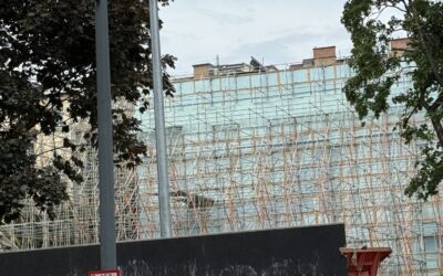 Zajárnyékoló fal Belvárosi építkezésen –  Silsonic gyapot kültéren